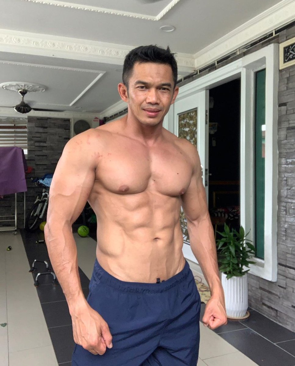 hothotcrottt's tweet photo. Abanggggg please give me hug and show some muscle flex in front of me! ❤️❤️❤️ https://t.co/7DWNhjWtm8