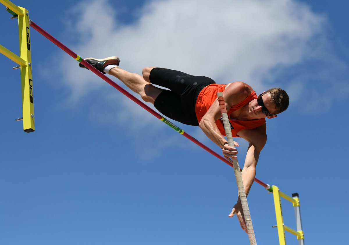 Scoop_DoaneTF's tweet photo. #NAIATrack decathlon PV: #DoaneTF's @LeviSudbeck posts best clearance of competition at PR-equaling 5.00/16-4.75; @dickmander over 4.70/15-5

Levi takes the overall lead going to the JT with 5,748 pts.; Julius is now 11th with 5,191 (97 pts. out of 8th) https://t.co/xPVxWiWuGQ