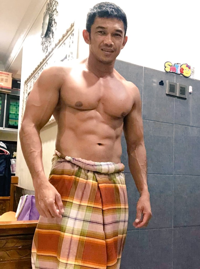 hothotcrottt's tweet photo. Abanggggg please give me hug and show some muscle flex in front of me! ❤️❤️❤️ https://t.co/7DWNhjWtm8
