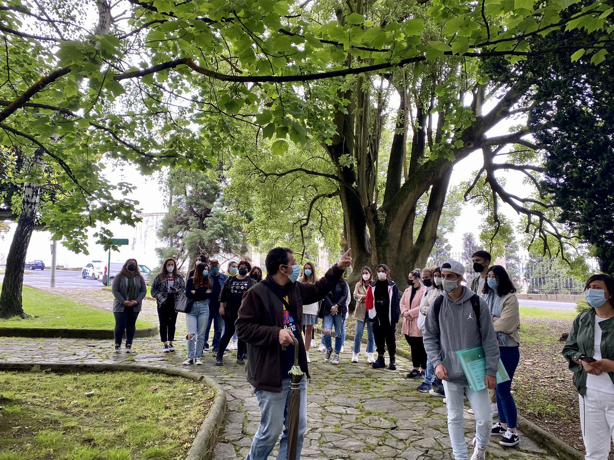 elena_aneiros's tweet photo. O #CSGuías do @cifprodolfoucha Disfrutando e aprendendo sobre as especies arbóreas dos xardíns de #Ferrol coas explicacións de Pablo Torrella da @SghnFerrol #XardínsdasAngustias #CantóndeMollíns #AlamedadeSuances
#XardínsCapitanía
#PrazaAmboaxe #equilibrioecolóxico https://t.co/twhGOLw1jV