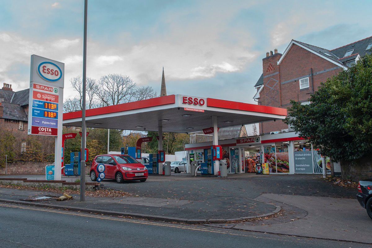 Garage 1
.
#garage #esso #spar #evening #clouds #petrol #petrolstation #liverpool #scouse #toxteth #cars #ulletroad #city #urban #street #photo #photographer