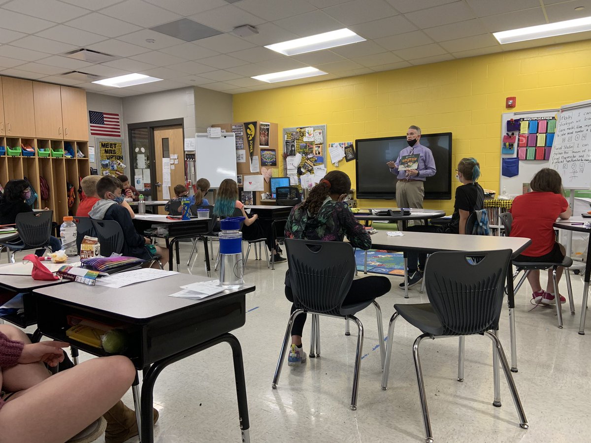 AbbeyUpton's tweet photo. Enjoyed a funny read aloud with @DrLarryNelson this afternoon! I love how 5th graders get the hidden humor in picture books...and the delivery was spot on! #CREateReaders #cre216 https://t.co/0VZmm5RXTp