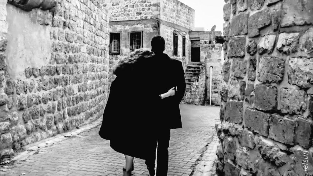 yerinizi asla ve asla kimselerin dolduramayacağı bir hikâyesiniz benim için. geldiniz ve gittiniz, bitti..