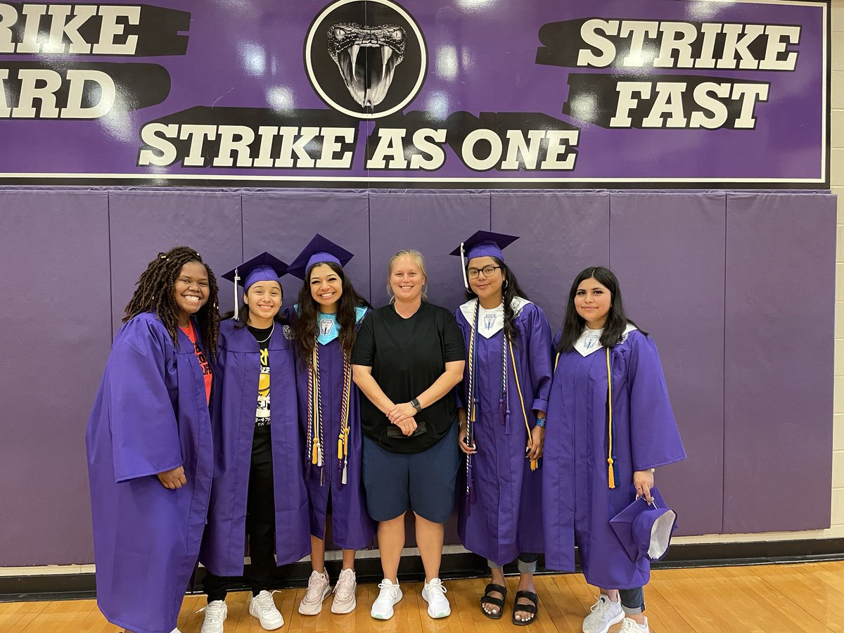 _angela26_'s tweet photo. #smcisdgrad @2021Smhs @SMHS_SMCISD https://t.co/hi1eRDJEe7