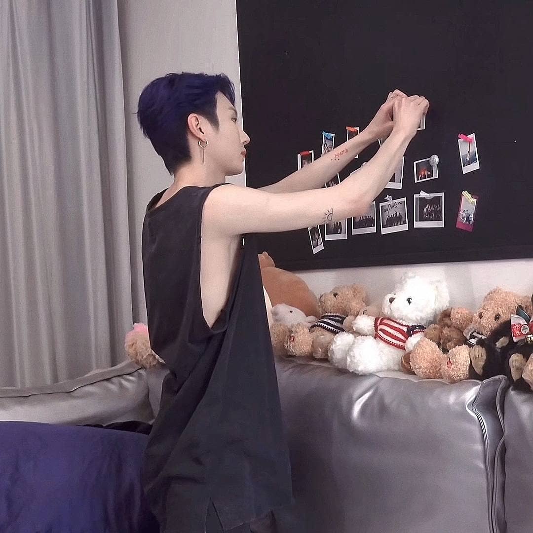 FBoscarwangbr's tweet photo. [WEIBO/VLOG] 27.05.21 
🐻��😍🌼
.
#奧斯卡 #Oscar #OscarWang https://t.co/kscYexlx9r