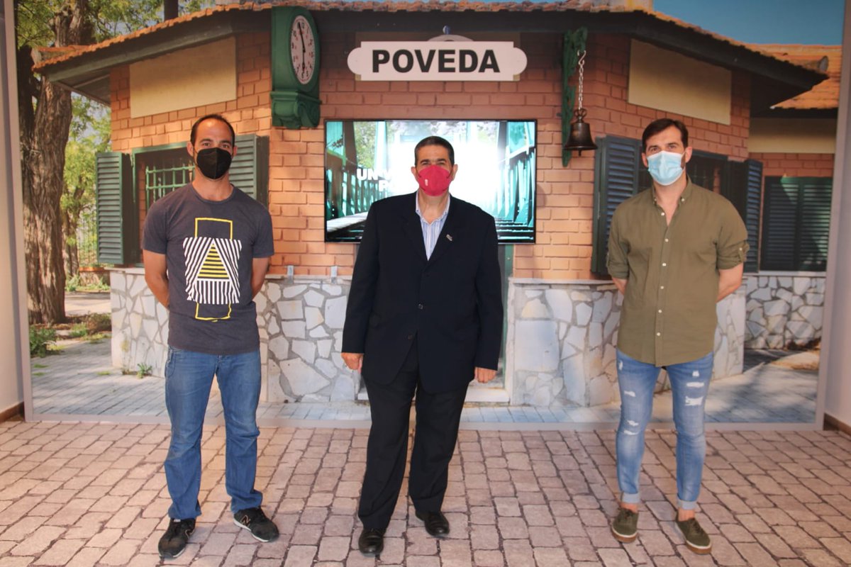 Arganda_Ayto's tweet photo. Esta tarde se ha procedido a la apertura de la exposición “FITUR en #Arganda”, donde se pueden ver hasta el 13 de junio distintos elementos del Museo del Tren cedidos por @CIFVM y una recreación del stand que el Ayuntamiento instaló en FITUR
https://t.co/thysqJ6QDM https://t.co/8KiyF4AA93
