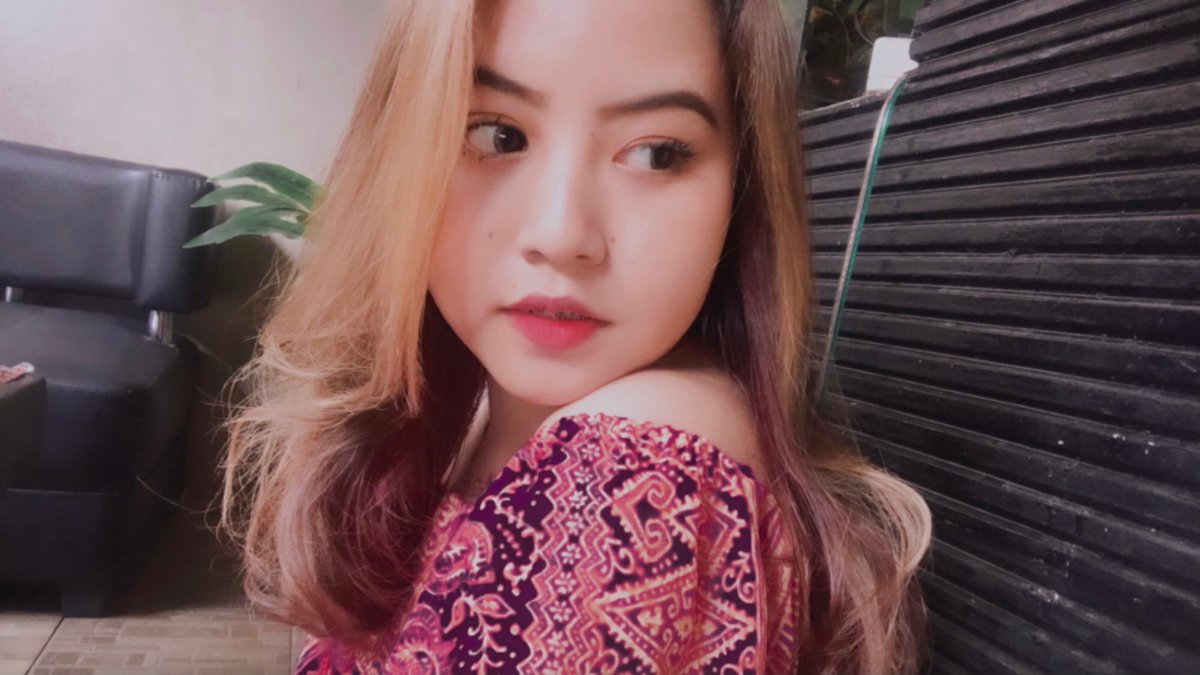 cwmoddy's tweet photo. Punten, dulu rame bngt disini skrng pd kemana? 

Btw ini aku 2021 tpi sbenernya kmrin baru cat rambut ijo https://t.co/3UHsmlqgJ5