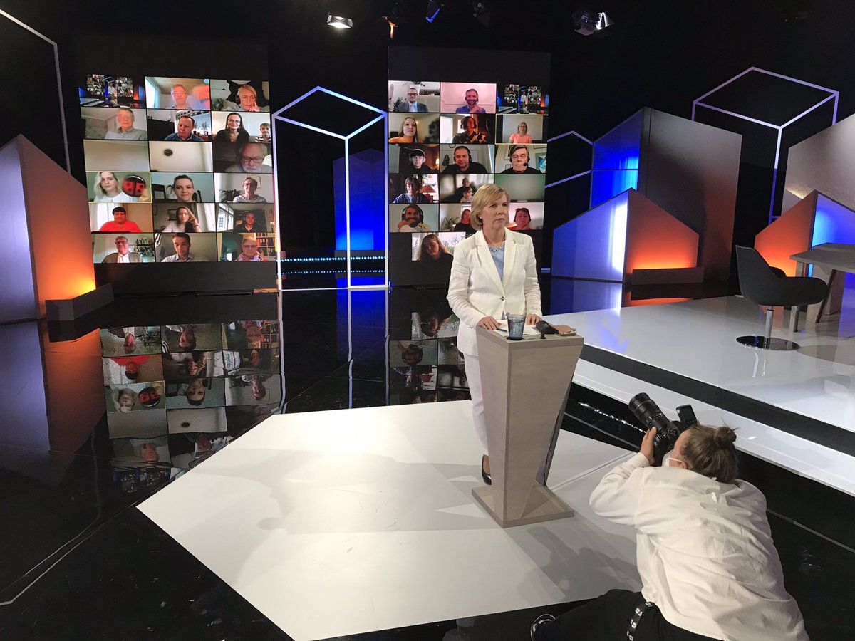 OLindqvist's tweet photo. Kaikki hyvä päättyy aikanaan! Viimeisessä puheenjohtajatentissä  @sfprkp @anna_maja @YleTV1 @yleareena klo 21. Mukana @EYlajarvi @jennikarimaki @tfranti @ssavikko @JyrkiHara #kuntavaalit https://t.co/Od70o4qCcE