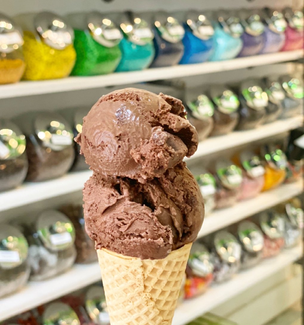 henryssweet's tweet image. Celebrate summer at Henry’s Sweet Retreat ~ we are open regular hours all weekend long! 🍦

🌞 11am - 9pm Mon - Thurs
🌞 11am - 10pm Fri &amp;amp; Sat
🌞 12pm - 9pm Sun

henryssweetretreat.com