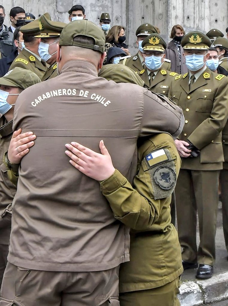 Con profundo pesar y dolor, el Sargento 1° Francisco Benavides (Q.E.P.D.) fue despedido entre honores y lágrimas por las máximas autoridades de <a href="/Carabdechile/">Carabineros de Chile</a> y sus camaradas de Control Orden Público. El mártir 1.222 descansará en el Cementerio Parroquial Cerro Negro de #Quillón.