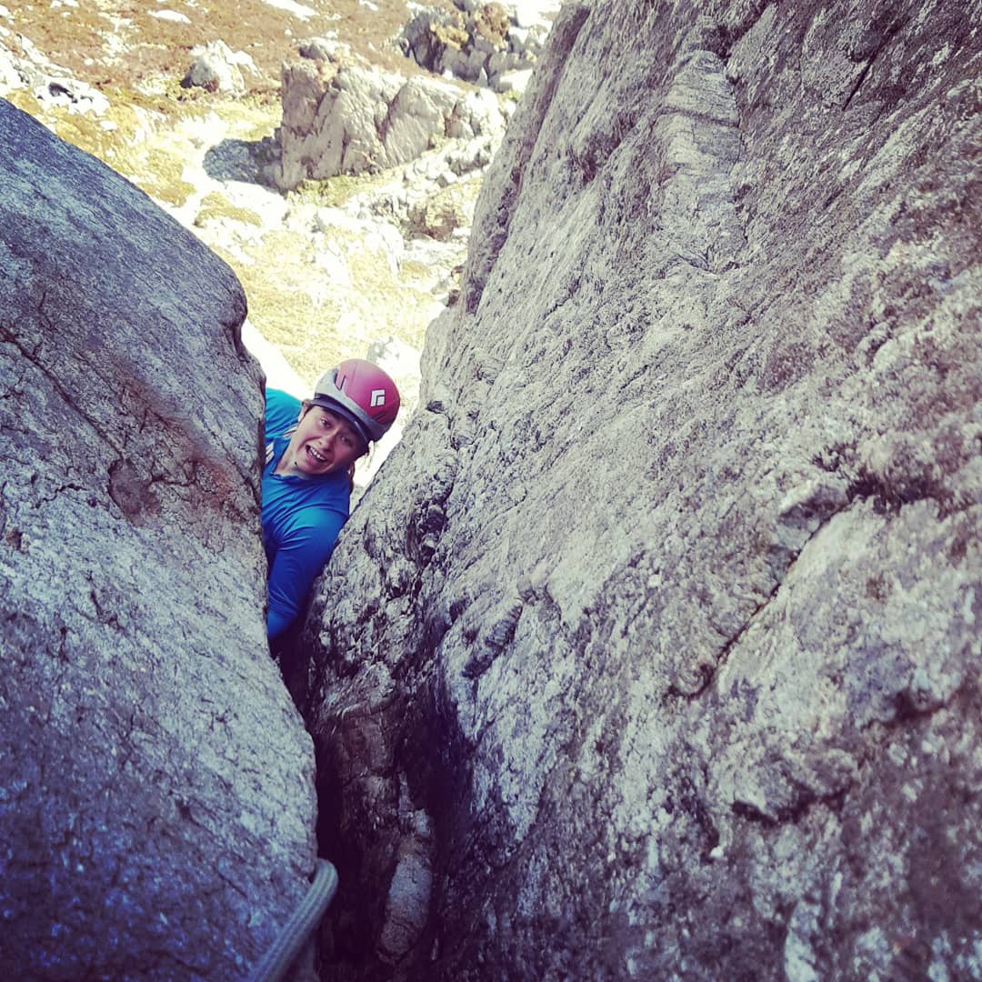 OranjeBergsport's tweet photo. Had 3 lovely days biking around with my parents and then back to the mountains today. My last welsh #classicrock; pretty thrutchy, savioured with my good friend Rach in the sun. Anyone guess which one?! #instructorsdayoff #rockclimbing #snowdonia https://t.co/sbA9Imo4Dv