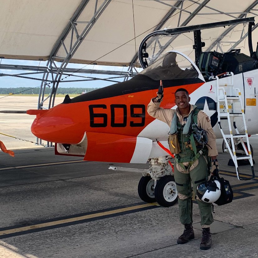 BC12RISE's tweet photo. Good weather, cold drinks, an loud jets! Good day https://t.co/e4Tkc0FluW