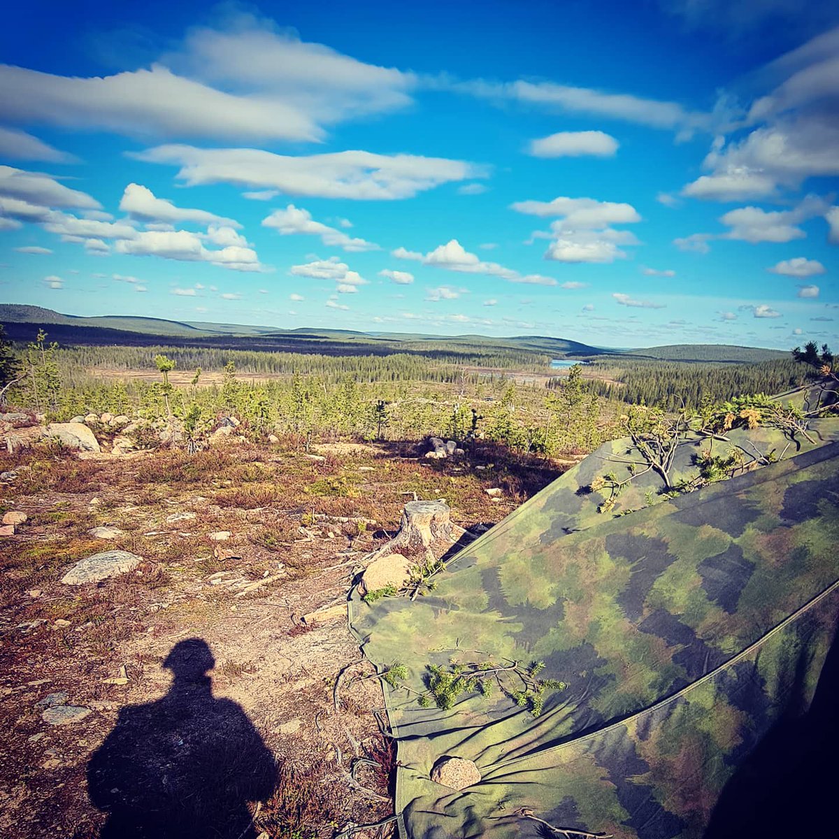 karjapertti's tweet photo. Rovajärvi on hiljentynyt. 

Taas vähän poikkeamaa arkityöhön varusmieskoulutuksen tukena tykistö- ja kranaatinheitinammunnoissa. Saas nähdä oliko viimeinen harjoitus tulenjohtoerotuomarina, mutta ei varmasti viimeinen harjoitus Rovajärvellä😅

#rovajärvi #nf21 #maavoimat #kaipr https://t.co/qyJ5mQkYmh