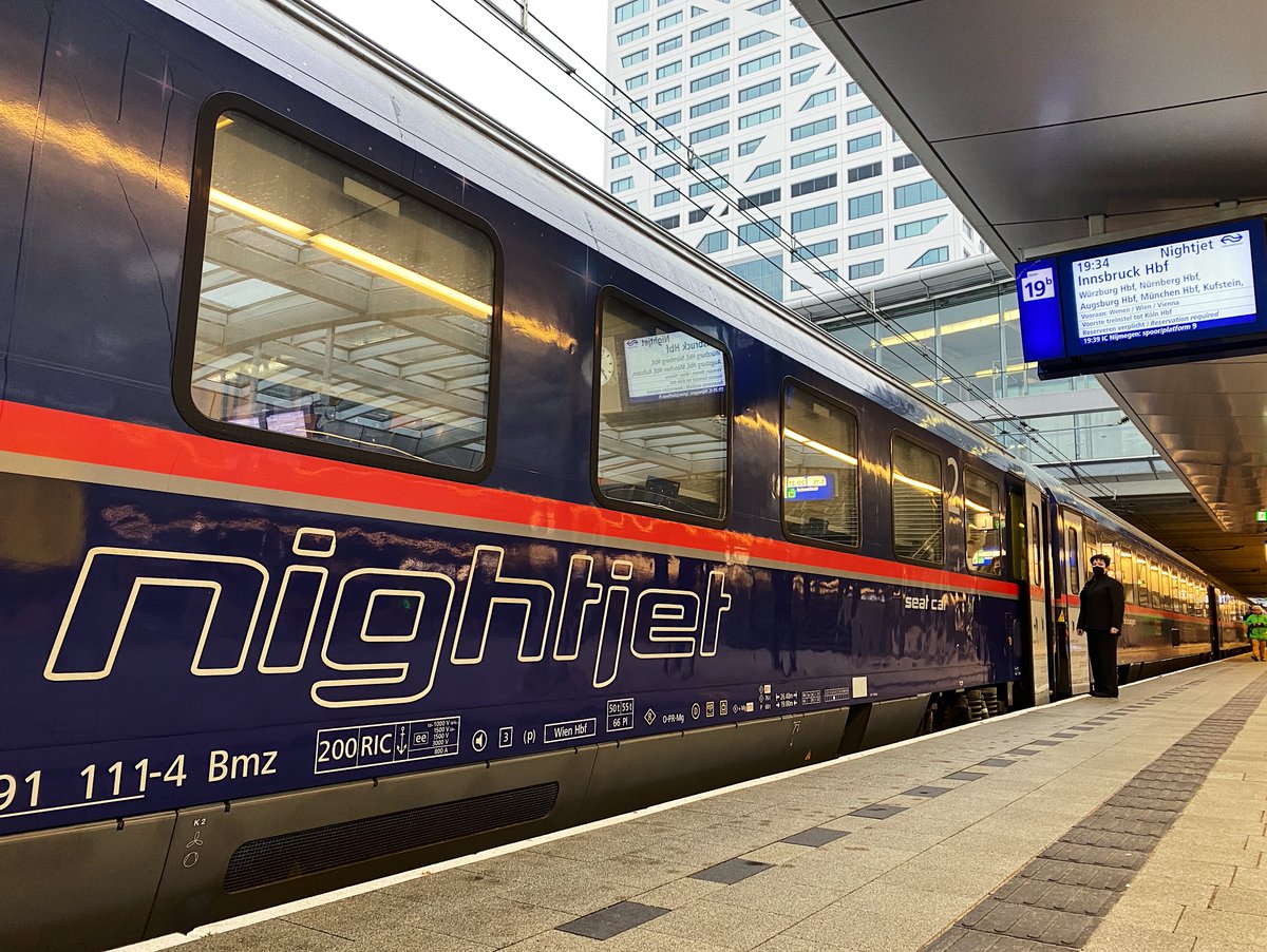 GemeenteUtrecht's tweet photo. Ich bin so schön
Ich bin so doll
Ich bin die/der/das* NightJet Zug aus Tirol

Vanaf jetzt: iedere dag rechtstreeks naar München, Innsbruck en Wenen. Gewoon vanaf centraal. Nu nog alleen voor noodzakelijke reizen, maar dromen over de slaaptrein kan alvast.
* uuhh, hellup. https://t.co/UiCKiq3GIp