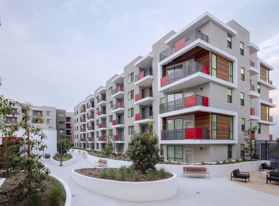 AIALBSB's tweet photo. "The project’s exterior balcony design provides the dignity of privacy while also giving residents the opportunity to interact in... communal space.”

Congratulations to @tac_arch for the Merit Award-winning project The Beacon in Long Beach, CA!

#aia #aialbsb #architecture https://t.co/YvcowtHRql