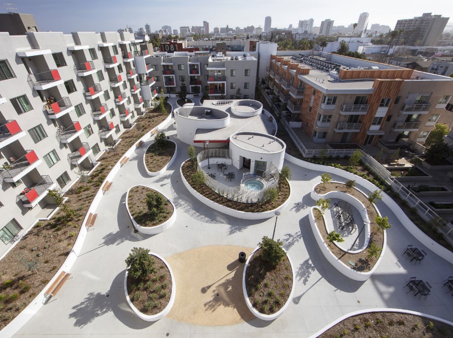 AIALBSB's tweet photo. "The project’s exterior balcony design provides the dignity of privacy while also giving residents the opportunity to interact in... communal space.”

Congratulations to @tac_arch for the Merit Award-winning project The Beacon in Long Beach, CA!

#aia #aialbsb #architecture https://t.co/YvcowtHRql