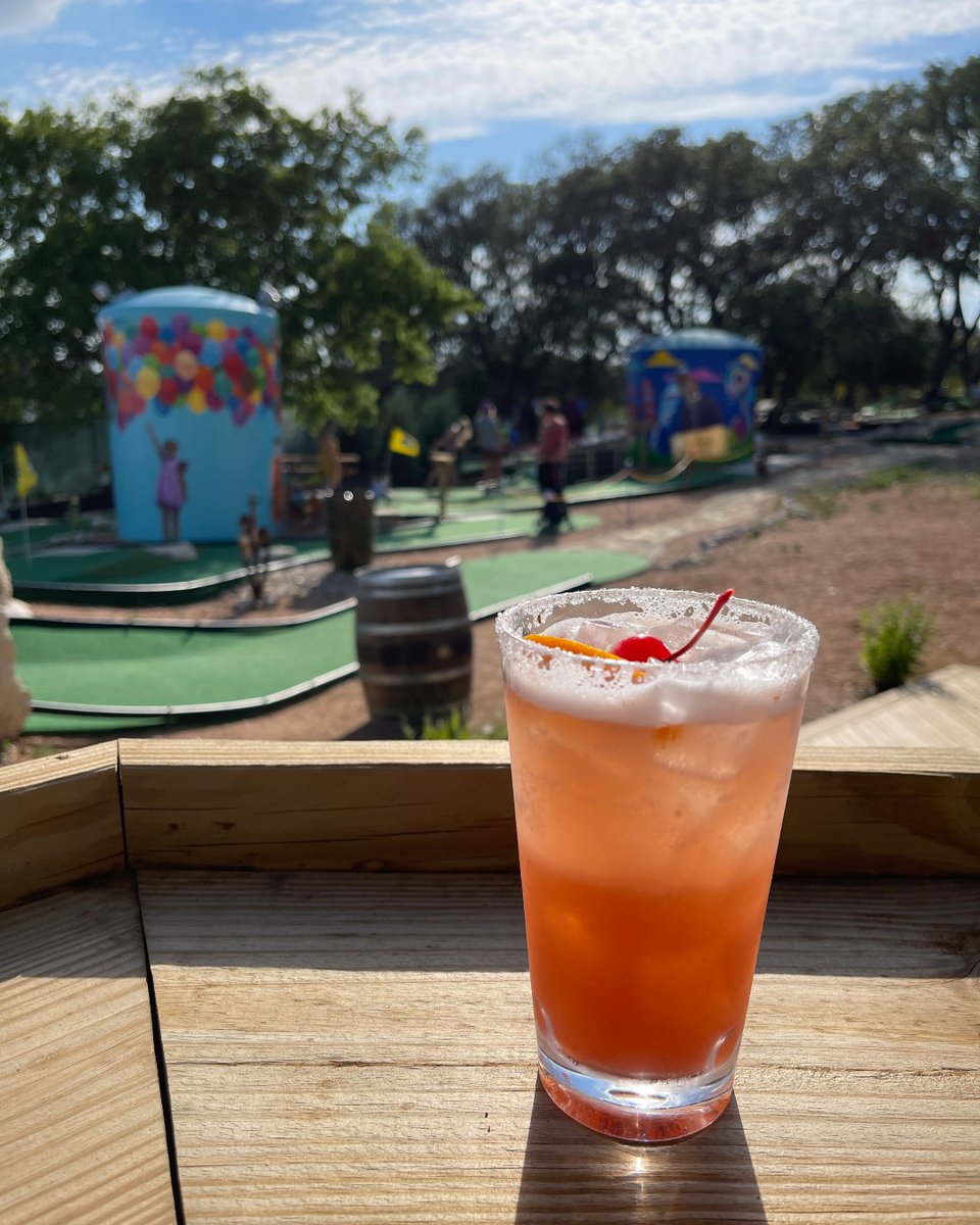 Cheers to summer! Starting tomorrow, Dreamland will be operating on a summer schedule which will be as follows: 

Mondays-Thursdays: 9am – 11pm
Fridays: 9am–1am
Saturdays: 7am–1am
Sundays: 7am–11pm