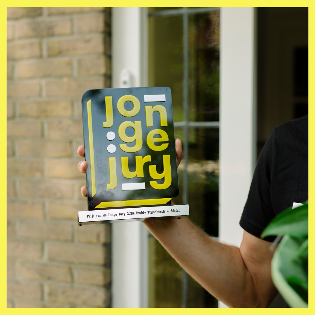 Wie gaat er met de Prijs van de Jonge Jury 2021 naar huis? Dit jaar gaat het tussen Chinouk Thijssen, Jennefer Mellink en Margje Woodrow! Meemaken hoe deze bloedstollend spannende uitreiking gaat zijn? Kijk op 9 juni via jongejury.nl naar onze livestream.