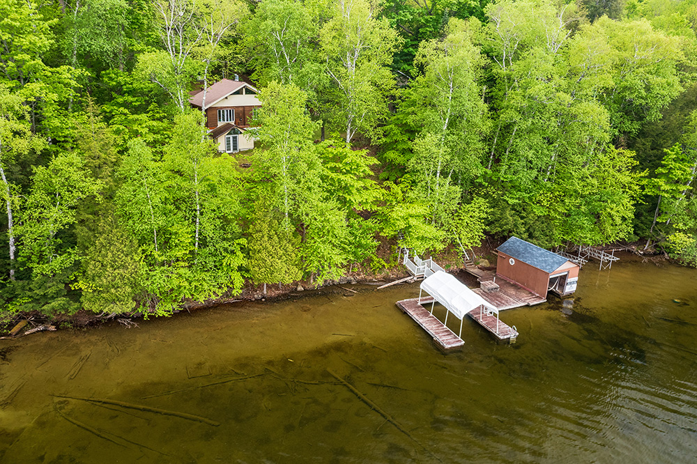 AbenTeam's tweet photo. New Listing
1023 Sugar Bush Road
With over an acre of privacy and 190' of shoreline on Lake of Bays, this incredible property offers 5 bedroom main cottage a plus separate guest suite. 
$1,350,000
Visit our website for virtual tour:
https://t.co/Eq143SvBZt https://t.co/4LAnZosimc