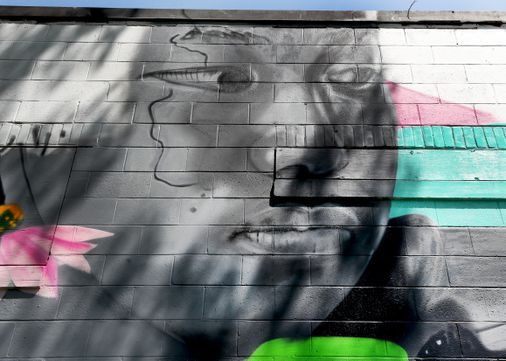 GlobeNames's tweet photo. From @natachio | @CedricDouglas's mural at the former @TownofMedfield state hospital takes inspiration from the town, its residents and the history of the space. https://t.co/S462MMCPPG https://t.co/ZJPsi0ji0l