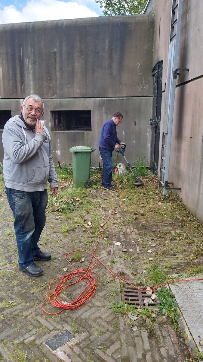 Onze afdeling groenvoirziening is druk bezig geweest het fort toonbaar te maken voir onze heropening.
#crashluchtoorlogenverzetsmuseum'40-'45 <a href="/crash_40/">CRASH Luchtoorlog- en Verzetsmuseum '40-'45</a>