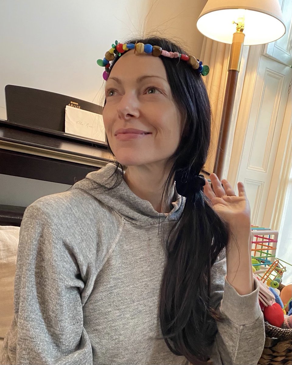 LauraPrepon's tweet photo. homemade arts and crafts 👑 https://t.co/mwS7GOSd4i