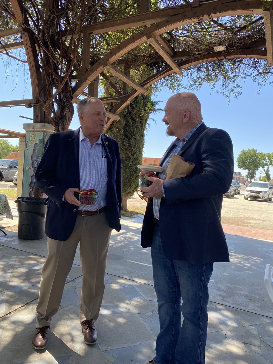 It was great to see everyone out the <a href="/FresnoCountyCA/">County of Fresno</a> #FruitTrail today! Go out and support our fruit vendors buy some peaches and other fruits! <a href="/fcfb_ag/">Fresno Farm Bureau</a> <a href="/lizhud93657/">Liz Hudson</a> <a href="/thesangerscene/">The Sanger Scene</a> @frankyg_sanger <a href="/KSEE24/">KSEE24 News</a>