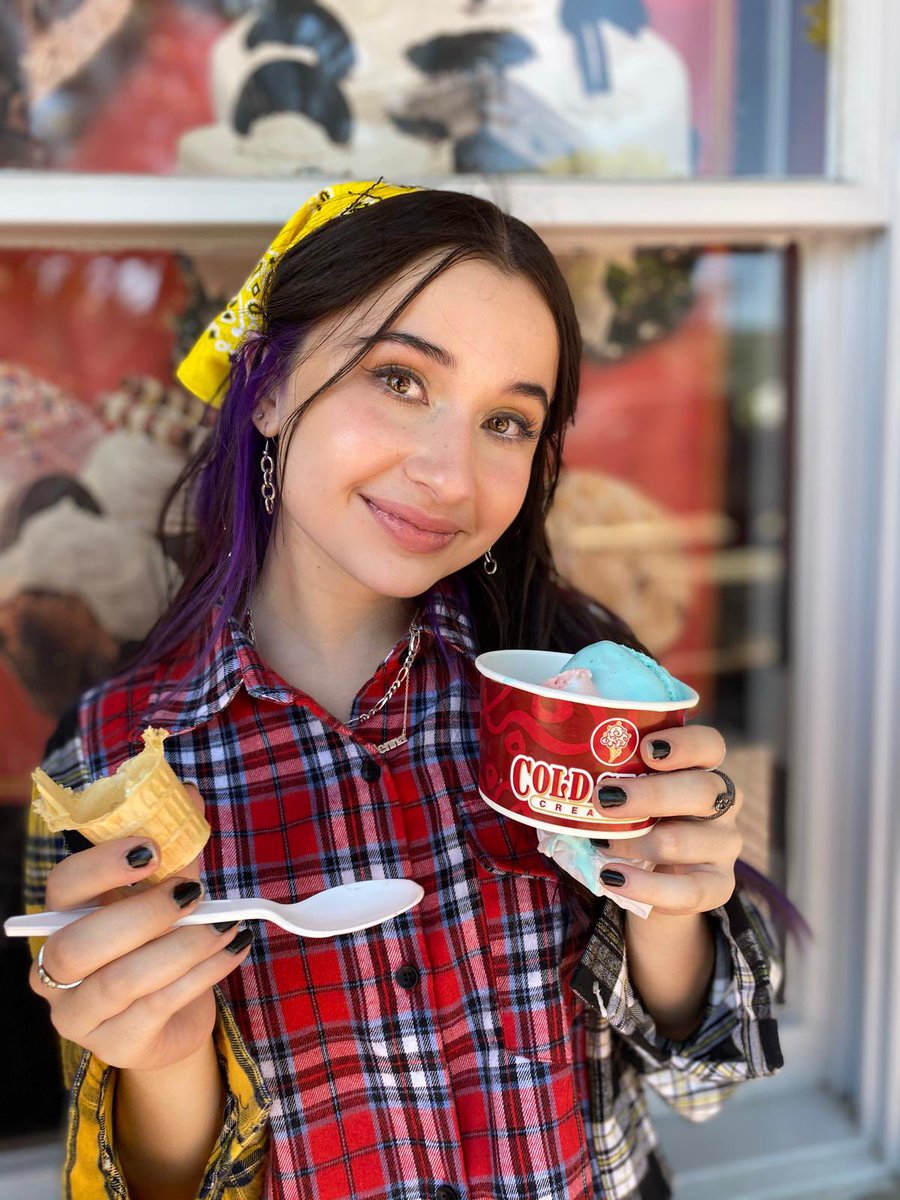 HAPPY BIRTHDAY to our very own Sienna 🥳💛🎂 #Birthday