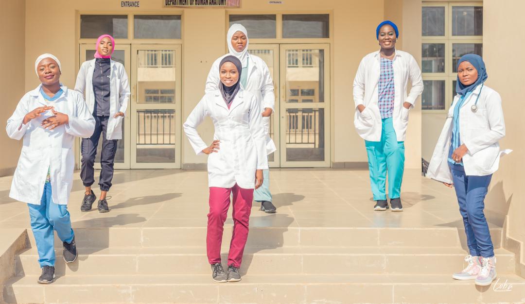 the27thiconics's tweet image. We did it!!
We won!!
We are resilient!!
We are Icons!!!!

27th on the 27th.
#Echoke