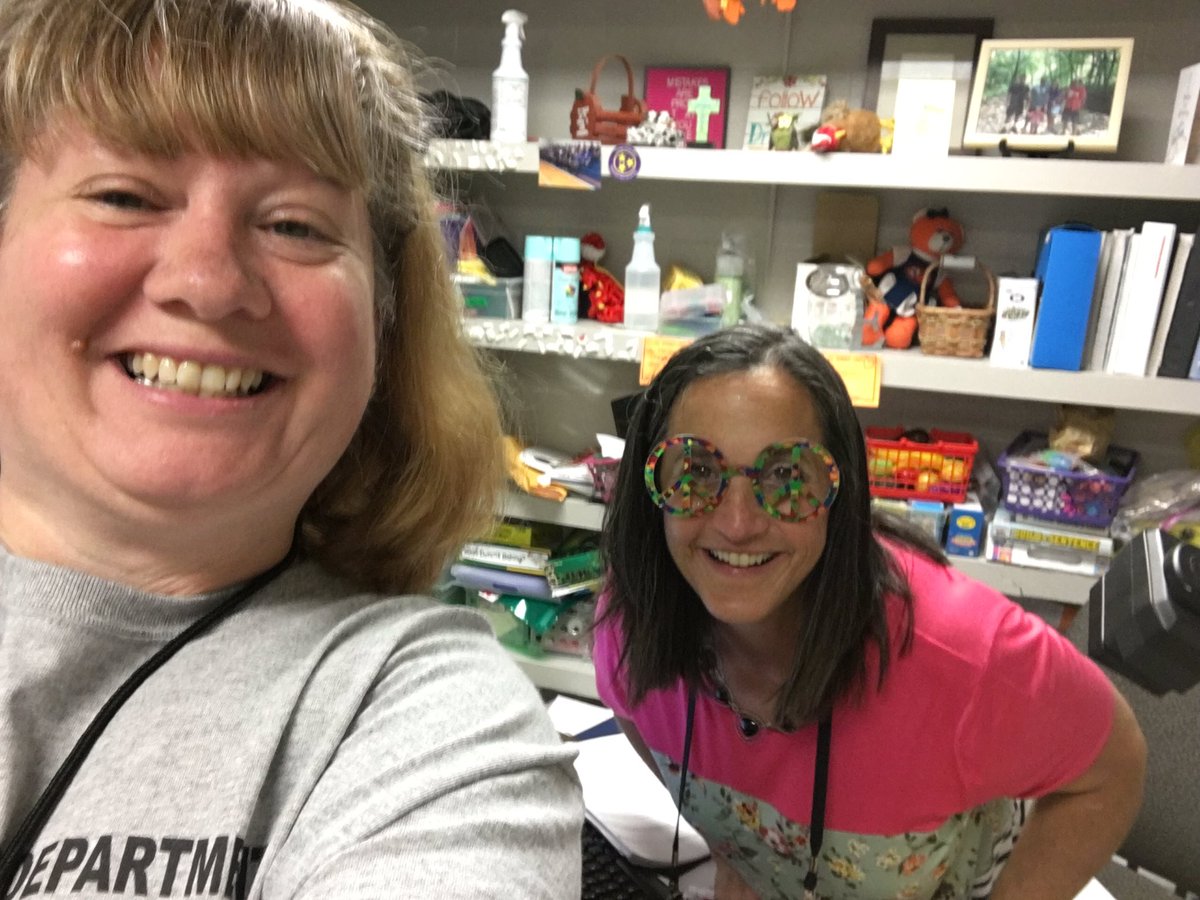 kkroe1's tweet photo. Last day of the craziest school year ever!! @EarhartMonica @ReneaLive #lastday #schoolsout #HelloSummerBreak ☀️ https://t.co/26Pzl0DkQC