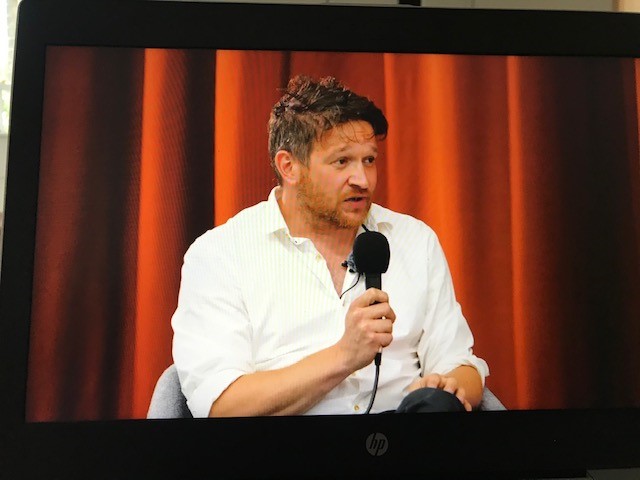MlynarskaAlexia's tweet photo. Thanks @Ben_garrod. Enjoying your #UEAlivelecture and seeing the UEA campus, always brings back memories of being a student. As you say science is for everyone- @uniofeastanglia and the rest of @NorwichResearch Park are working hard to change lives and inspire the next generation https://t.co/oee9NCwKfy