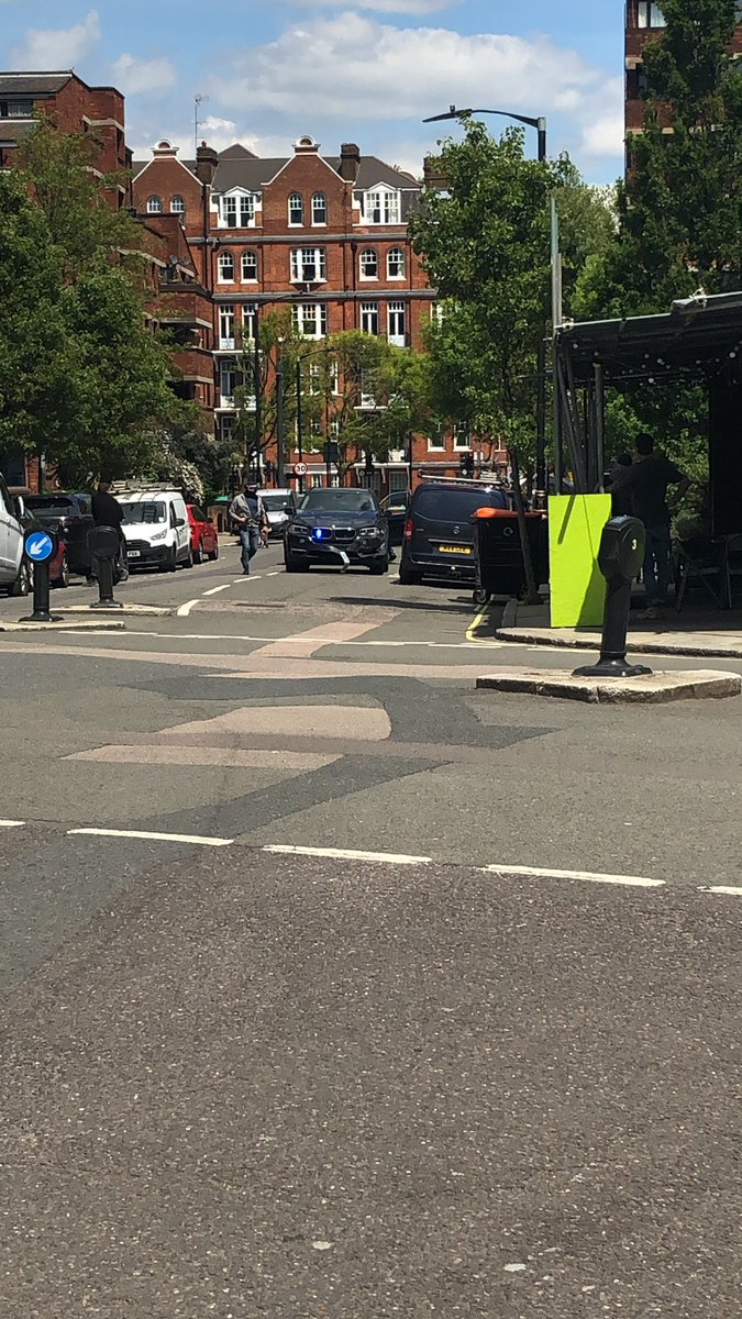sblrss's tweet photo. me: i think i’ll take a nice walk on my lunch break
the police ramming into a car and filling the street with police officers: i think the fuck not https://t.co/XtU4sZSjPn
