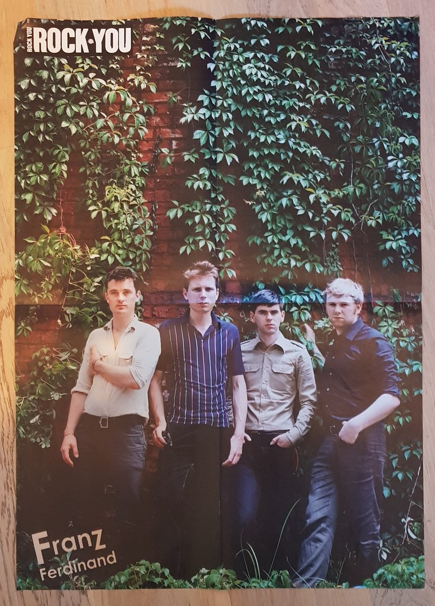 Kamehwabunga's tweet photo. Tri des papiers qui, au milieu de 2 avis d'impôts, fait ressurgir le milieu des années 2000 et la pleine époque de la Team Nowhere avec un Rock Sound 🎸🎙

(poke @LouysRobin) https://t.co/jXqp8Icu3g