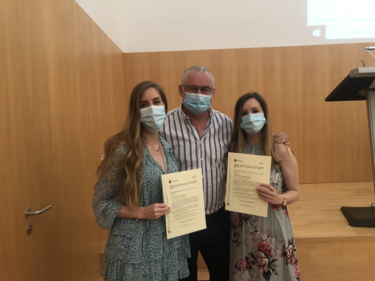 M. Jesús y Cristina os deseamos un gran futuro profesional. La pediatria sigue sumando excelentes profesionales comprometidas con la salud global de nuestros niños. <a href="/Area2Cartagena/">@Area2Cartagena</a>