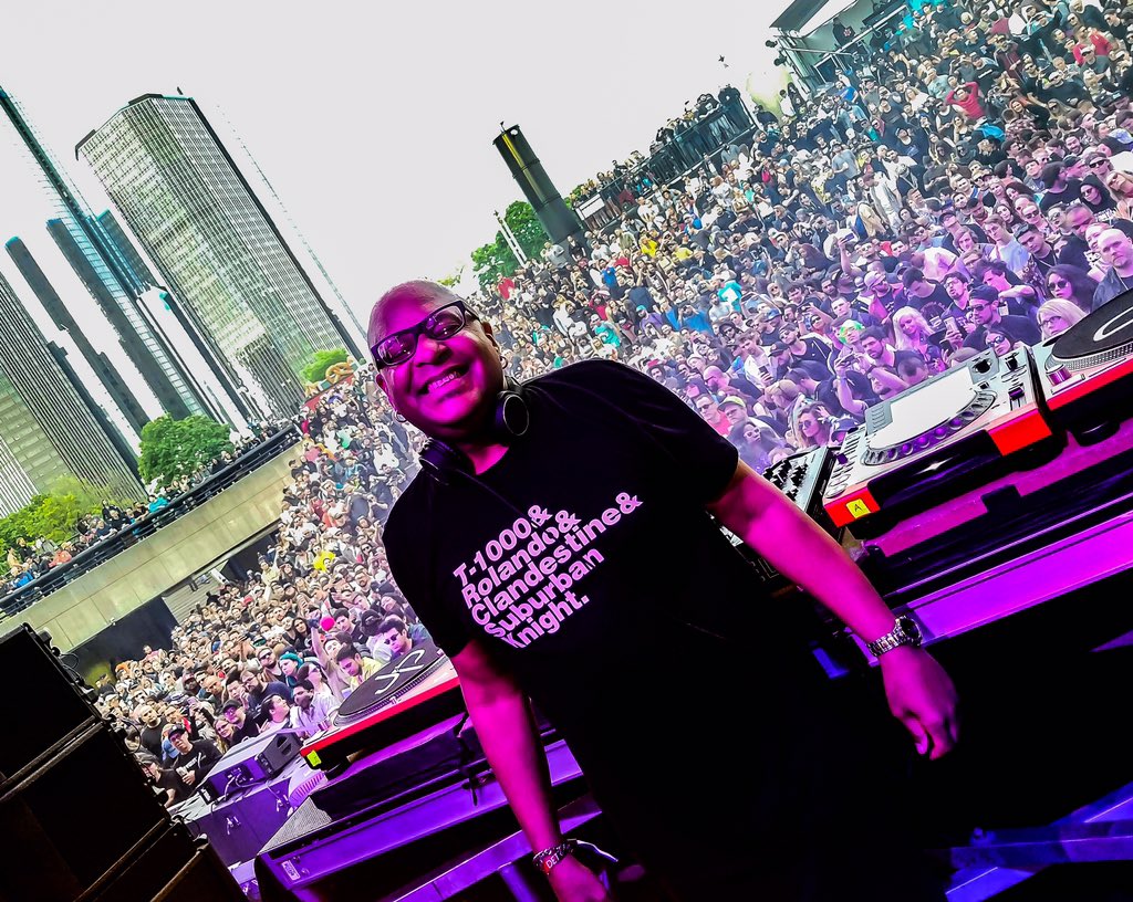 alan_oldham's tweet photo. Two years ago this weekend I was in my hometown rocking the main stage at @MovementDetroit! Hope to be back soon! Photos: @pinkjenifoto #detroittechno #techno #djt1000 #movementweekend #puremichigan #memorialday https://t.co/v2A5l6cvRu