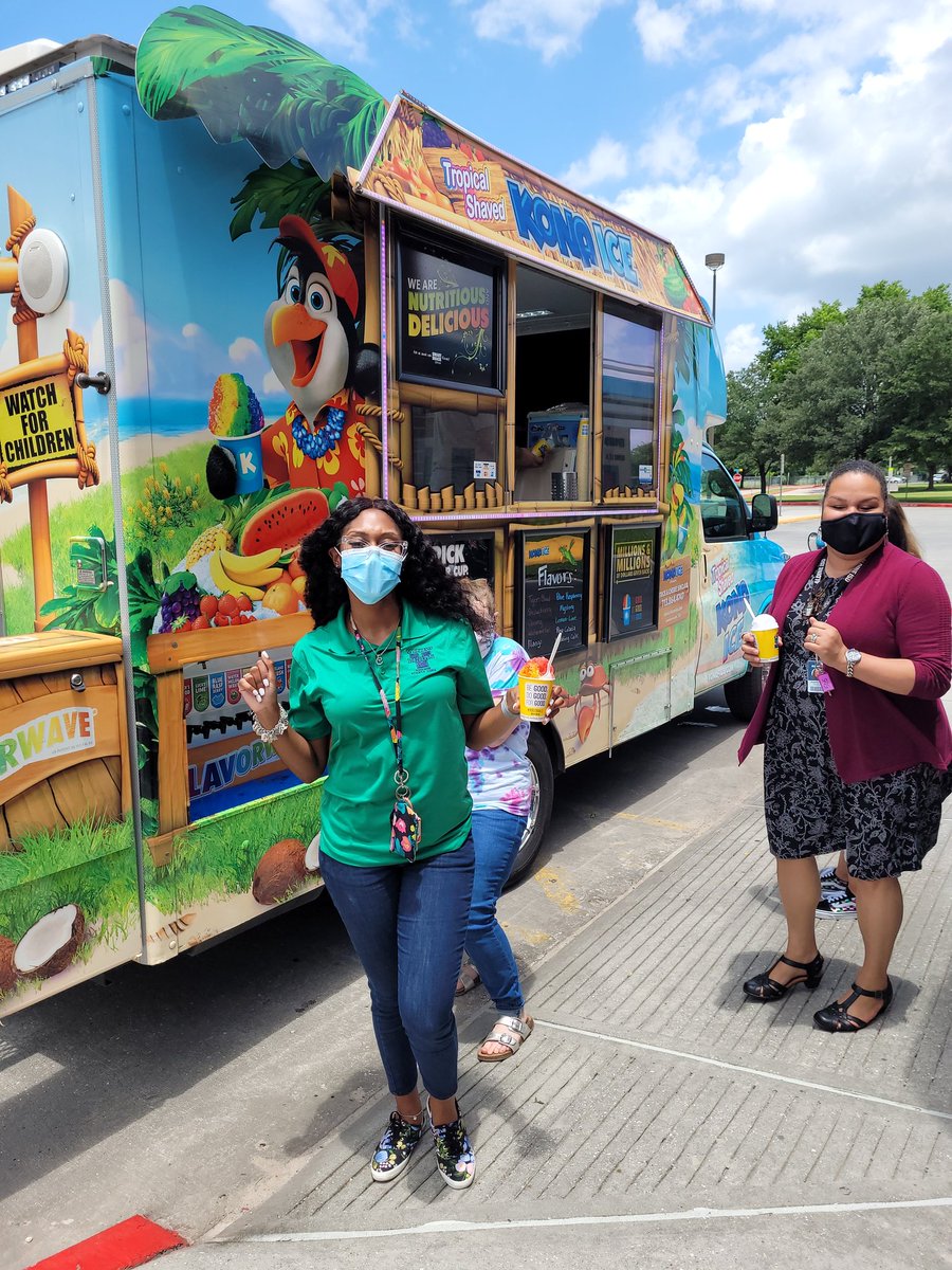 AmyMastin6's tweet photo. I have some great friends who funded our EOY Kona Ice truck. What a great treat. #AldineCARES #VinesCARES https://t.co/BiT3UiPje0
