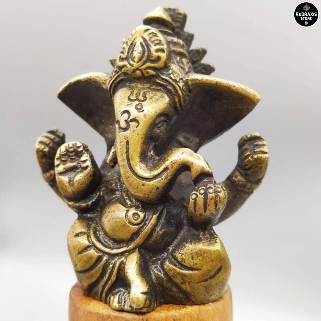 rudraxis_store's tweet photo. The small statue of a God Ganesha made from bronze in Nepal.
Four-armed Ganesha sitting in the lotus position, on his forehead engraved sign Om
Rubbing the belly of Ganesha will bring in your life fortune, wealth and a good luck.
Ganesha works positively with your ego - for ea... https://t.co/5wz8LvjuMv