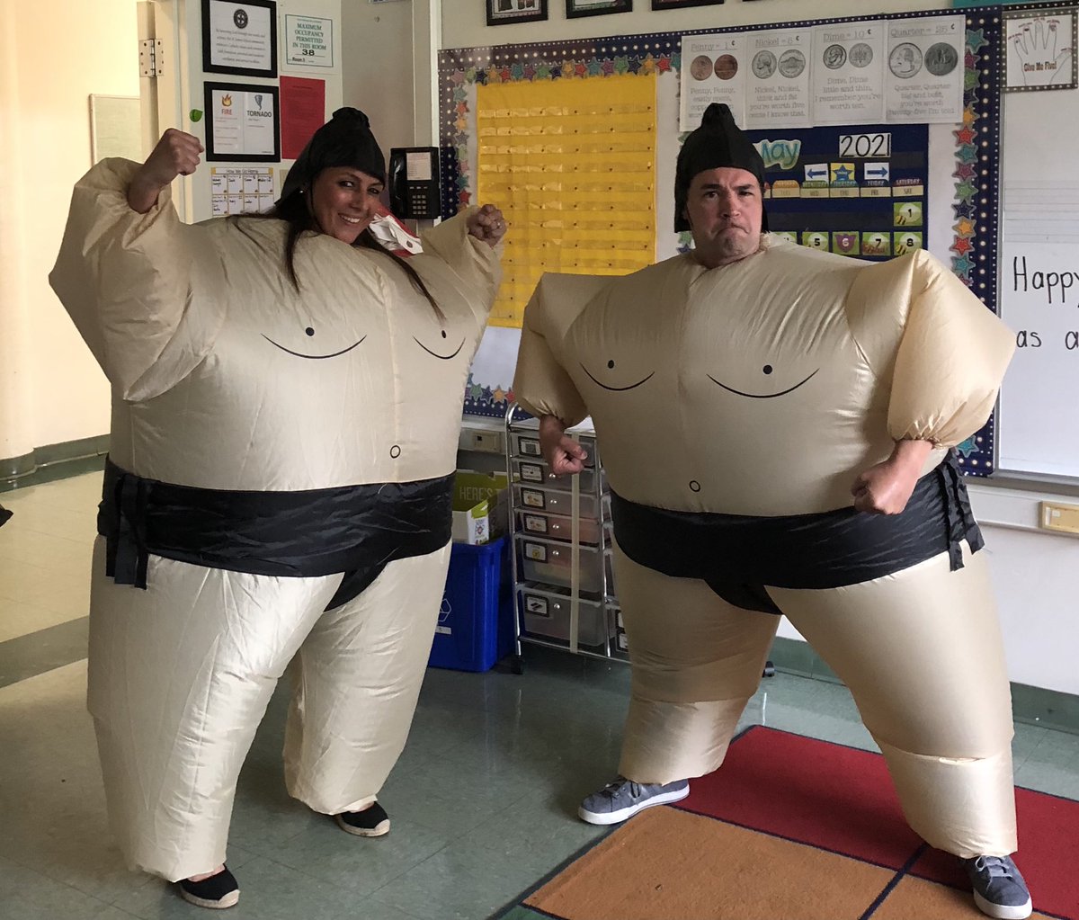MrsReidSTJ's tweet photo. Mr. Fulmer and Mrs. Riggins surprised us with their silly costumes as another Ball Drop prize! @StJamesWO @MrJeffreyFulmer https://t.co/9wNlwC5rrT