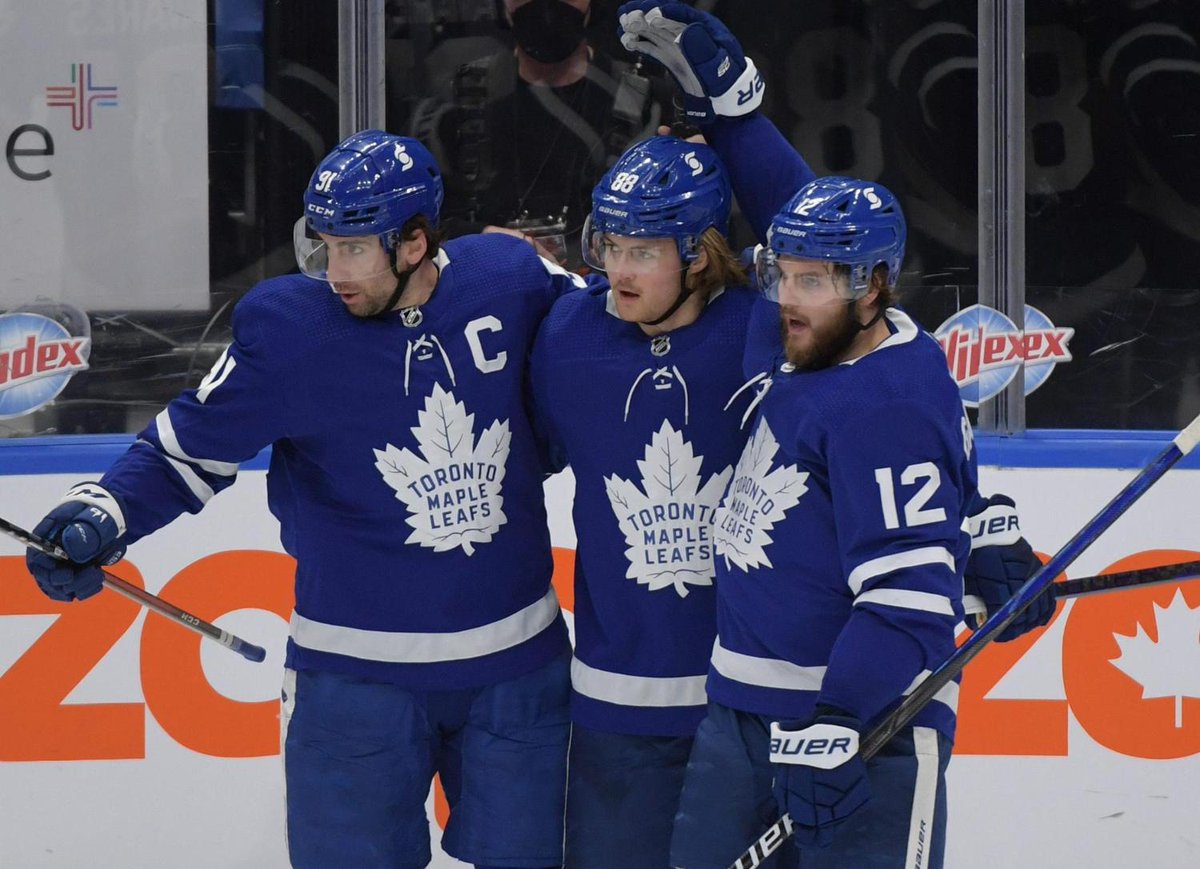 John Tavares visits Maple Leafs for first time since injury