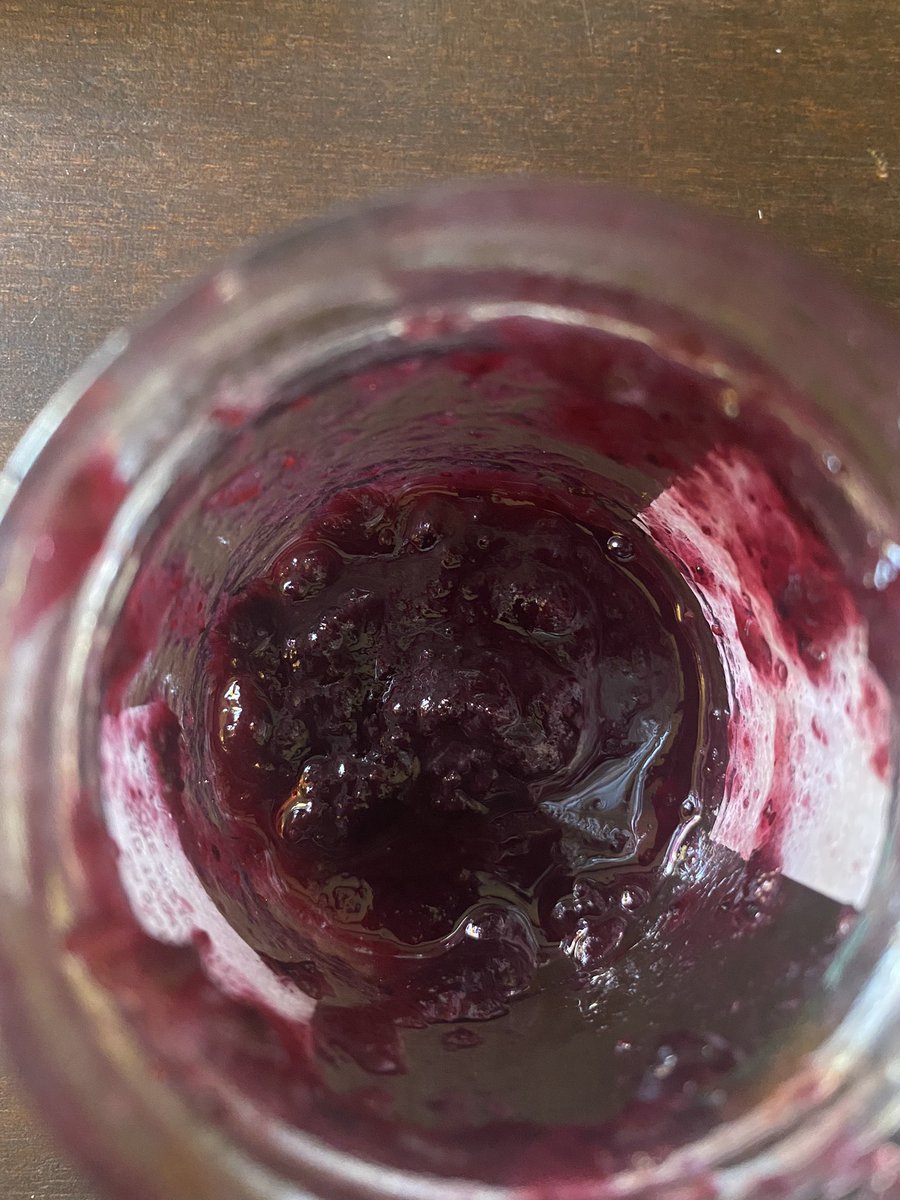 La nueva mermelada de Arándanos que hemos puesto a la venta es, simplemente, excepcional. Atómica.

Es la mermelada para esta temporada. Y cuando se termine…se terminó.