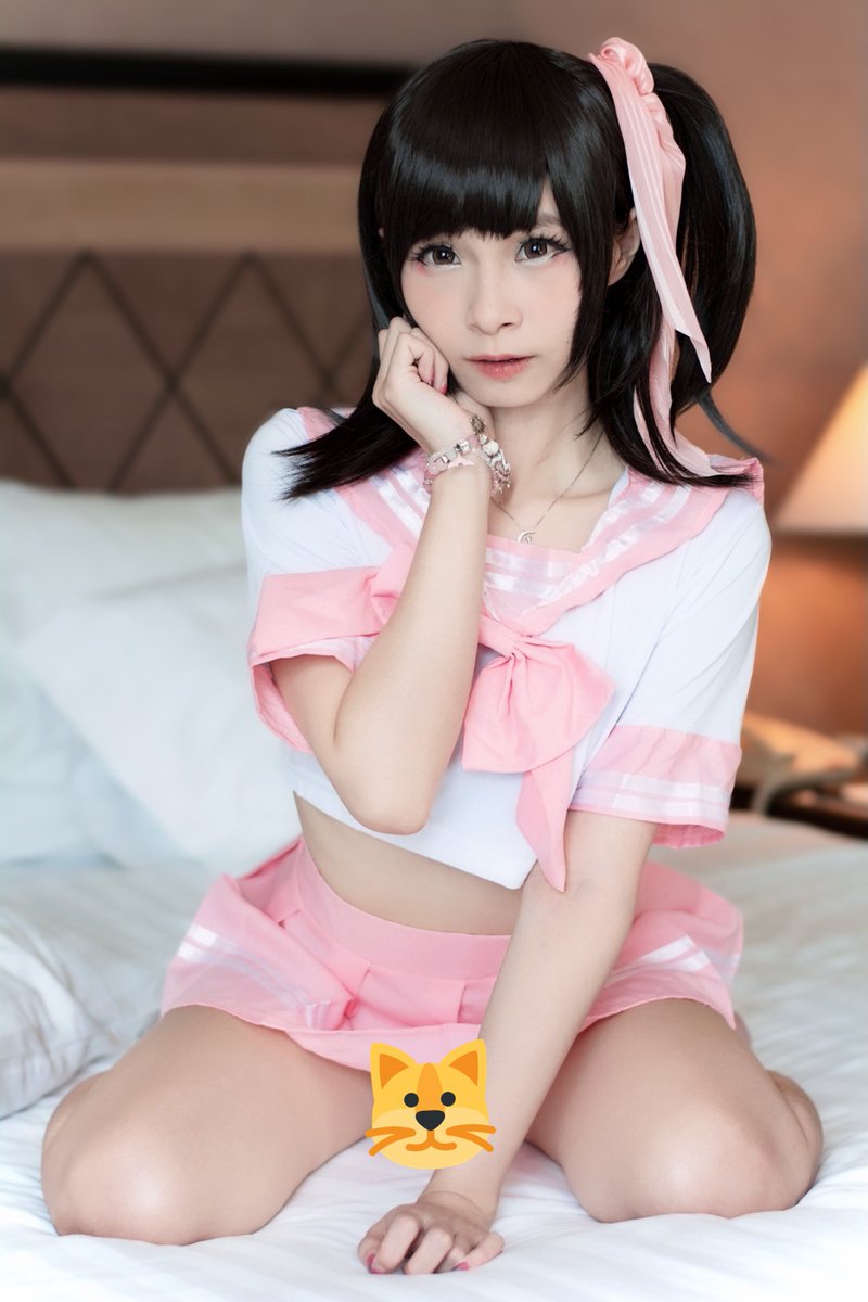 RinaCosplay's tweet photo. พี่คะ..คืนนี้นอนด้วยกันมั้ยคะ 💕 #Sexy #SexyCosplayer #cosplayerTH #StudentSuit https://t.co/klXBBujmYj