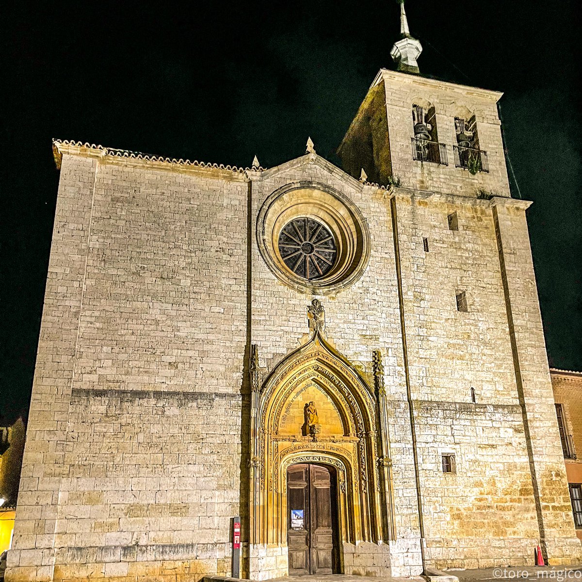 toro_magico's tweet photo. San Julián de los Caballeros, antes llamada del Mercato. Es una de la parroquias de Toro en la actualidad, y como el resto de la ciudad, es pura Magia...

#toromágico #turismotoro #vivetoro #turismoenzamora #vidaza #cylesvida #destinocyl #cylinspira #RutaVinoToro #toroenamora https://t.co/i2ryjqpmXa