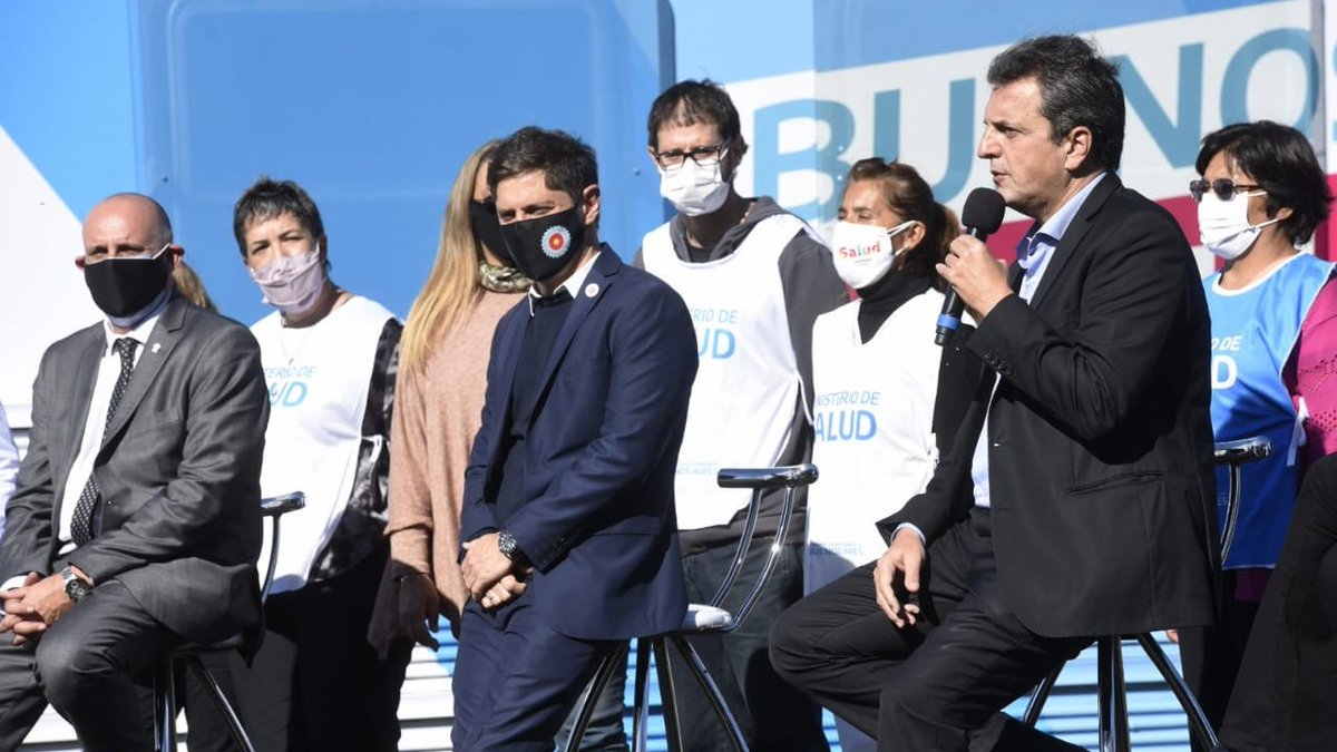 SergioMassa's tweet photo. Junto a @Kicillofok, @AlexisGuerrera y @MartinMarinucci, pusimos en marcha el #TrenSanitario en Cañuelas. Una inversión del Estado, con un enorme trabajo articulado, para llevar a los y las bonaerenses cuidado y protección frente a esta pandemia.

#ArgentinaUnida ♥️🇦🇷 https://t.co/w9oYiPtIwD