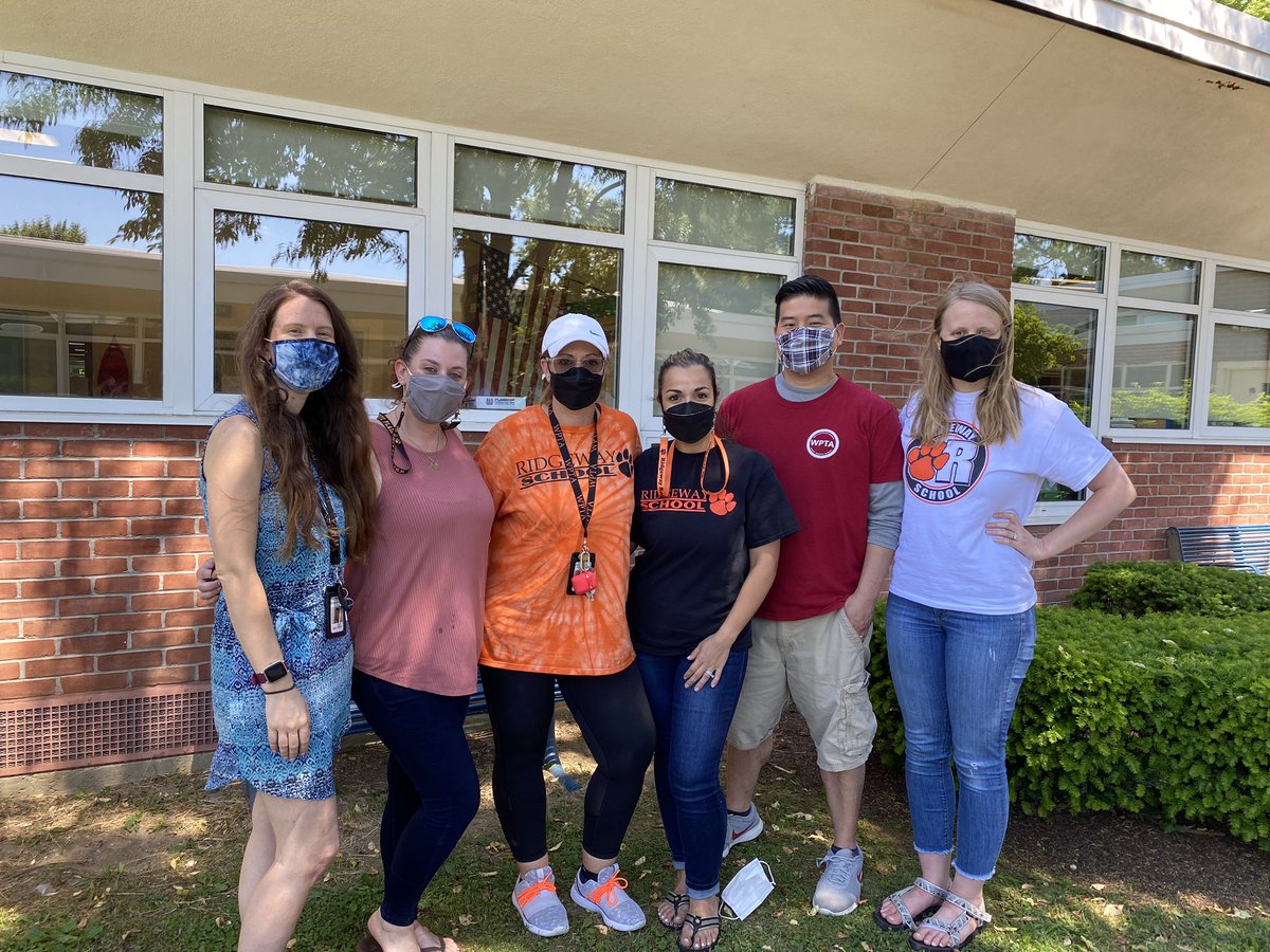 3ICTRW's tweet photo. What a day third grade had! We had so much fun tie-dying our t-shirts and enjoying time outside! It’s so nice to hear kids say “this was the best day EVER!” again! #WPPROUD @Ridgeway_WP https://t.co/gDzuDHnIOA