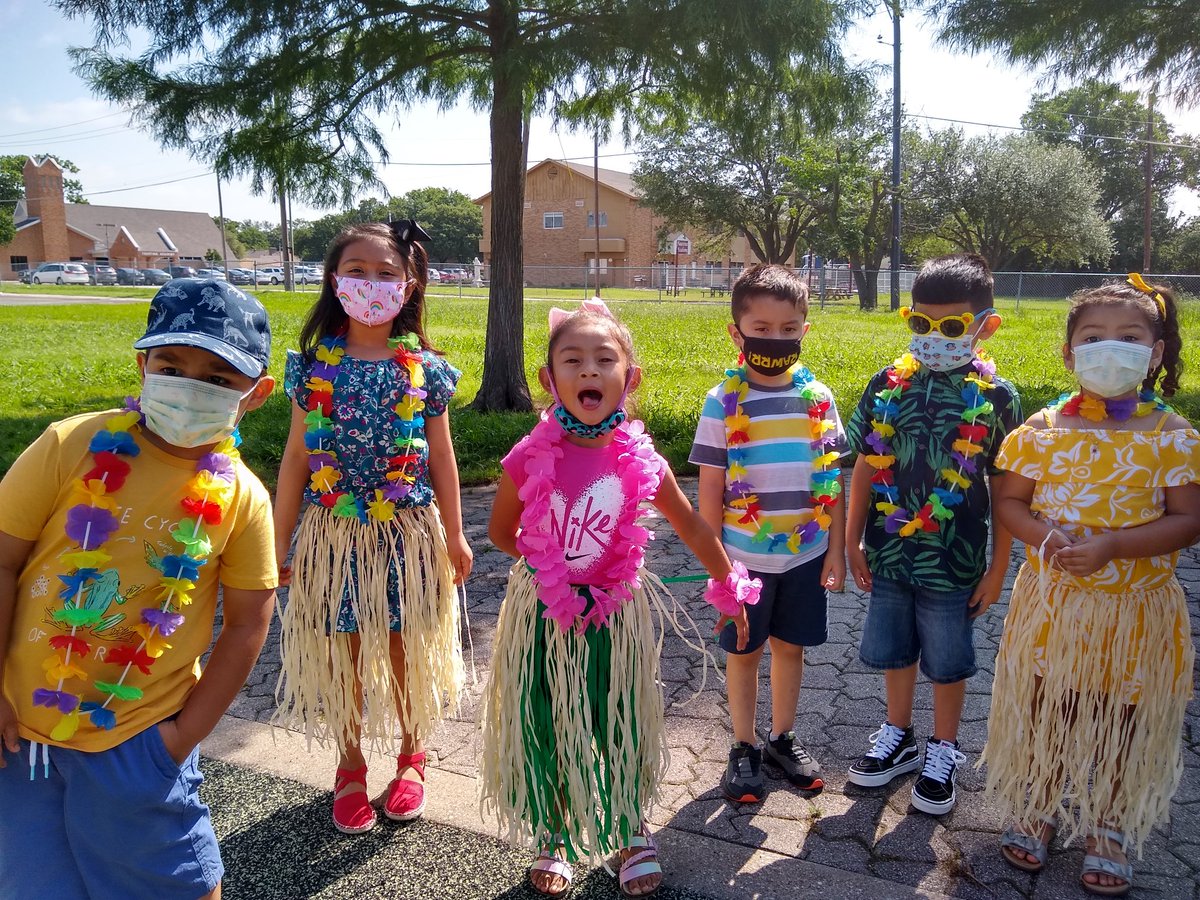 preklobos's tweet photo. PreK @LivelyEagles are so ready for summer. Dancing Hawaiian music at the Luau Party!!
#LivelyIsAllIn #myIrvingISD https://t.co/umJbhczs5t