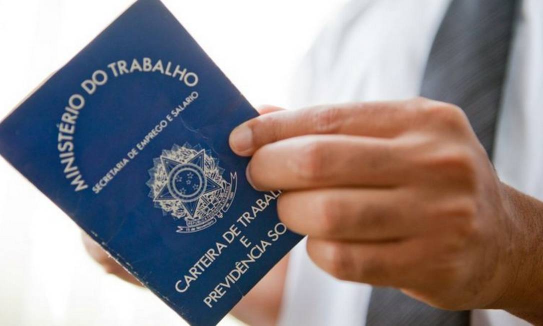 Trabalho com carteira assinada tem saldo positivo, mas governo confunde na comunicação dos dados epoca.globo.com/brasil/trabalh…