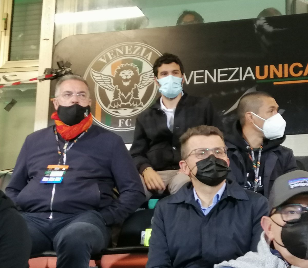 comunevenezia's tweet photo. #Calcio #Playoff21
Il sindaco @LuigiBrugnaro allo stadio per supportare il @VeneziaFC_IT in questa finale di ritorno dei #playoff21 della @Lega_B
π Con lui il vicesindaco @AndreaTomaello per far sentire la vicinanza di tutta la cittΓ
#ArancioNeroVerde π β«π’ https://t.co/eeY3t61THH