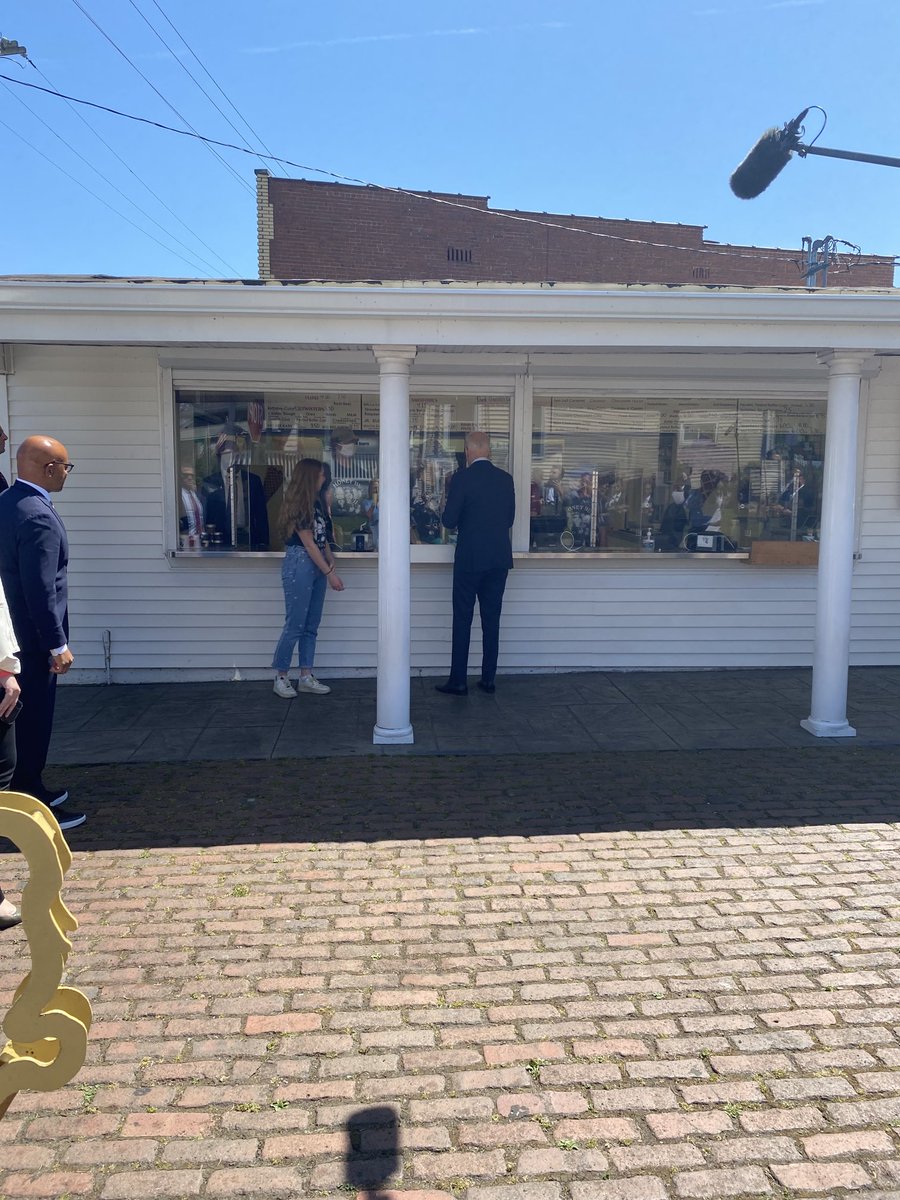 PressSec46's tweet image. It’s a good day for ice cream @ Honey Hut