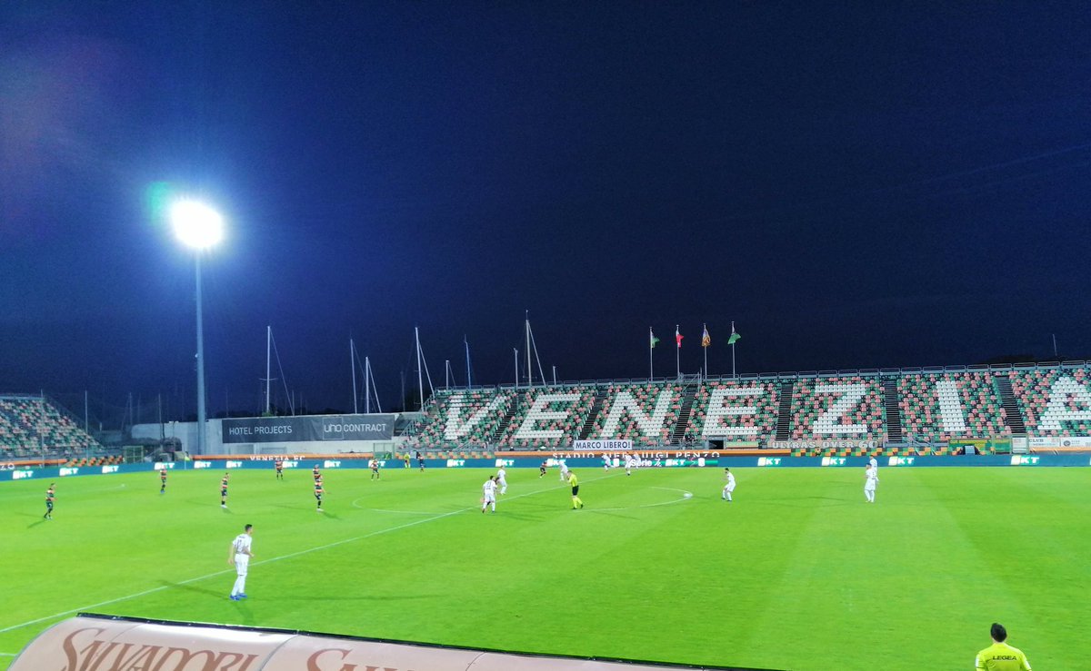 comunevenezia's tweet photo. #Calcio #Playoff21
Il sindaco @LuigiBrugnaro allo stadio per supportare il @VeneziaFC_IT in questa finale di ritorno dei #playoff21 della @Lega_B
π Con lui il vicesindaco @AndreaTomaello per far sentire la vicinanza di tutta la cittΓ
#ArancioNeroVerde π β«π’ https://t.co/eeY3t61THH