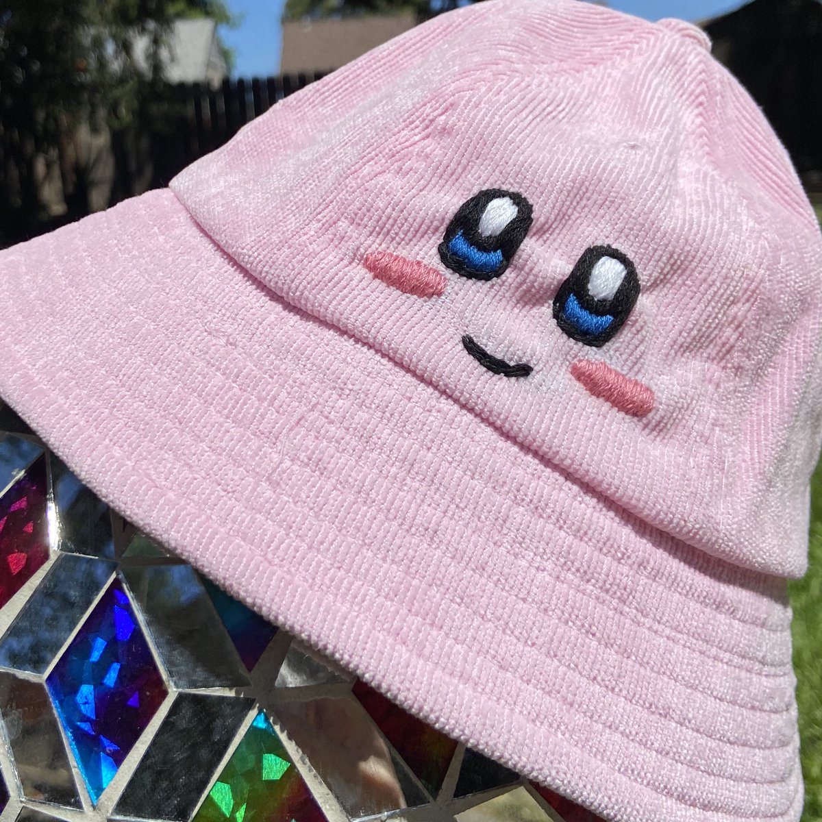 little1thingsss's tweet photo. FOR SALE! 

Hand embroidered by me🙋🏻‍♀️ 
Kool KIRB 🌬
Pink corduroy bucket hat 💗

#little1thingsss ✨
#sewlovelyyy 🧶
#supportmeplease 💕 https://t.co/j5geWFJvj2